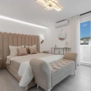 https://diogenis-seaside-suite.rethymnohotels.net